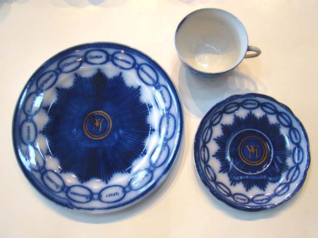 A fine Martha Washington vintage "Chain of 15 States" tea cup, saucer and dessert plate circa 1895 — image 4
